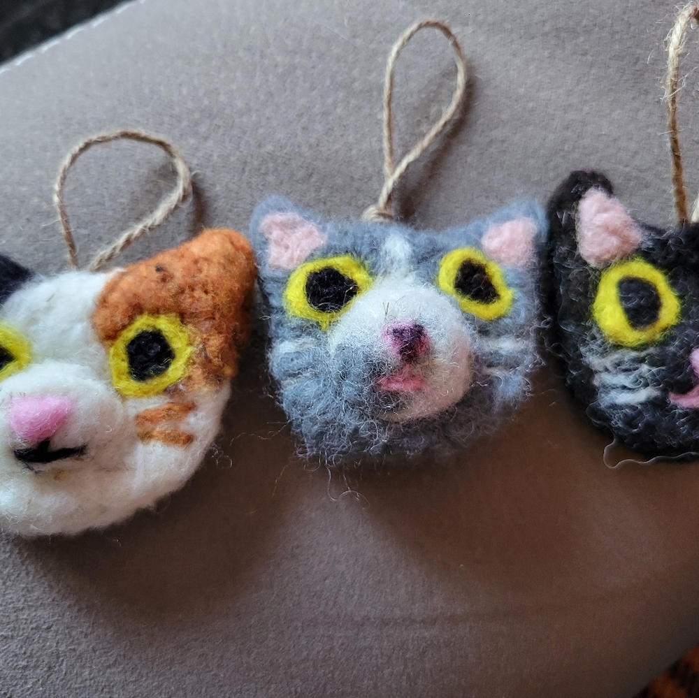 🎄Set Of 3 Handcrafted Cat Face Ornaments - Multicolor